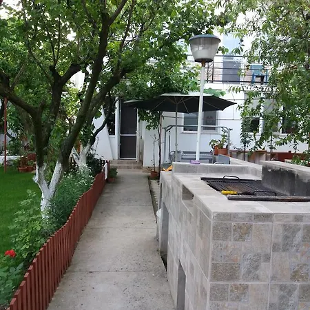 Casa Cu Foisor Pensiune 3*