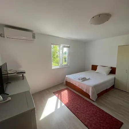 Casa Cu Foisor 데포리노드